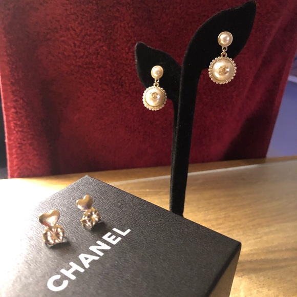 Authentic Chanel Pearl Drop Earrings - Picture 5 of 7